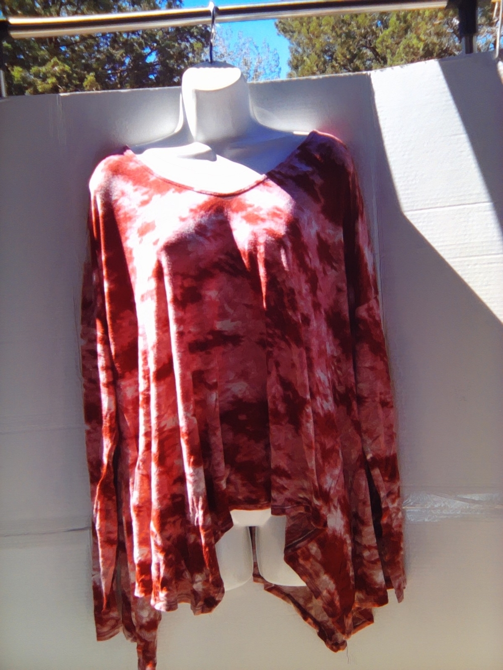 Women’s Tie-Dye Long Sleeve V-Neck Top - Burgundy Pink